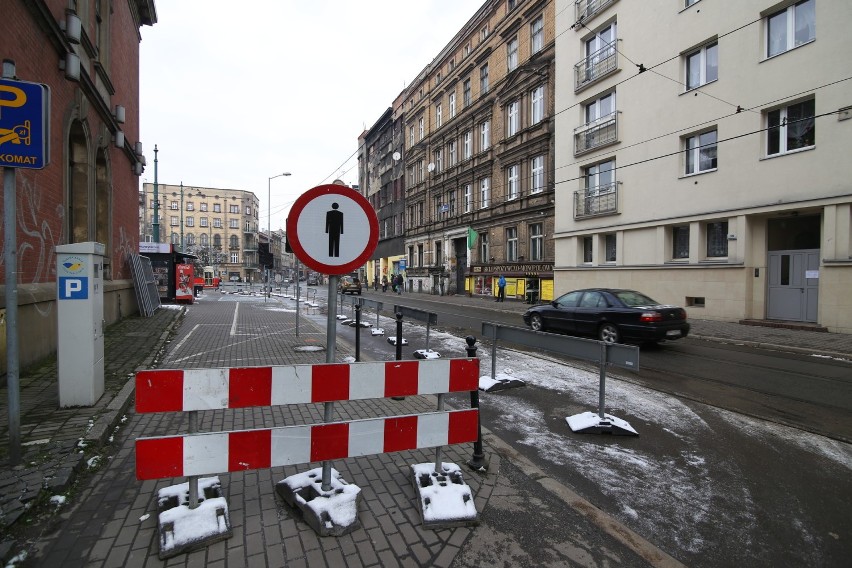 Rozpoczął się remont Katowickiej. Najpierw wymiana rur, a potem nowe tory