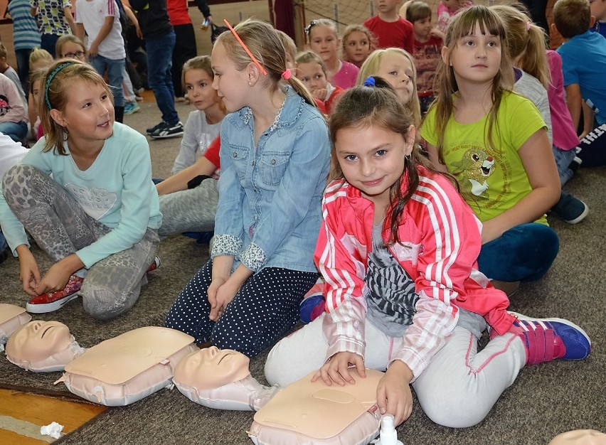 Uczniowie bili rekord w udzielaniu pierwszej pomocy [FOTO]