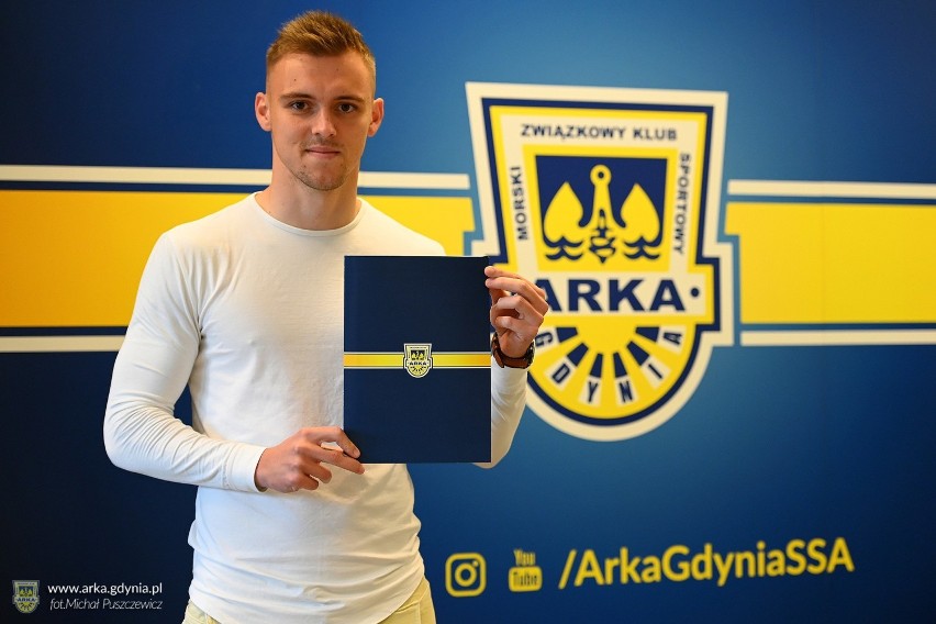 Artur Siemaszko, szósty już, nowy zawodnik Arki Gdynia.
