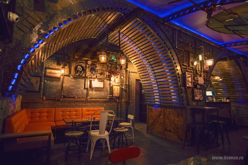 Submarine Pub w rumuńskim mieście Kluż-Napoka