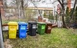 Bydgoszcz. Mieszkańcy patrzyli na sterty śmieci, a dyspozytor wmawiał im, że je zabrano