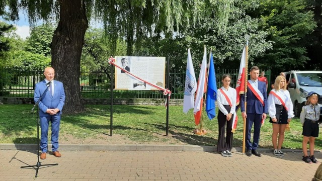 Uroczystość odsłonięcia pamiątkowej tablicy w Grójcu.