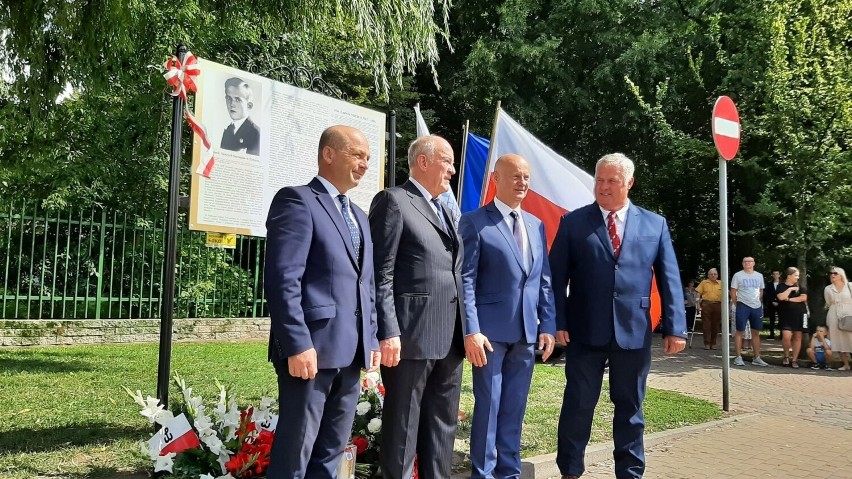 Uroczystość odsłonięcia pamiątkowej tablicy w Grójcu. Oddano hołd harcmistrzowi. Zobacz zdjęcia 