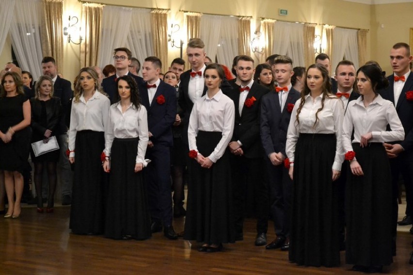 Studniówka 2019 w Zespole Szkół w Karsznicach [zdjęcia]