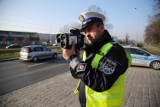 Na tych ulicach Wrocławia zwolnij! Tam najczęściej stoją patrole policyjnej drogówki [LISTA MIEJSC]