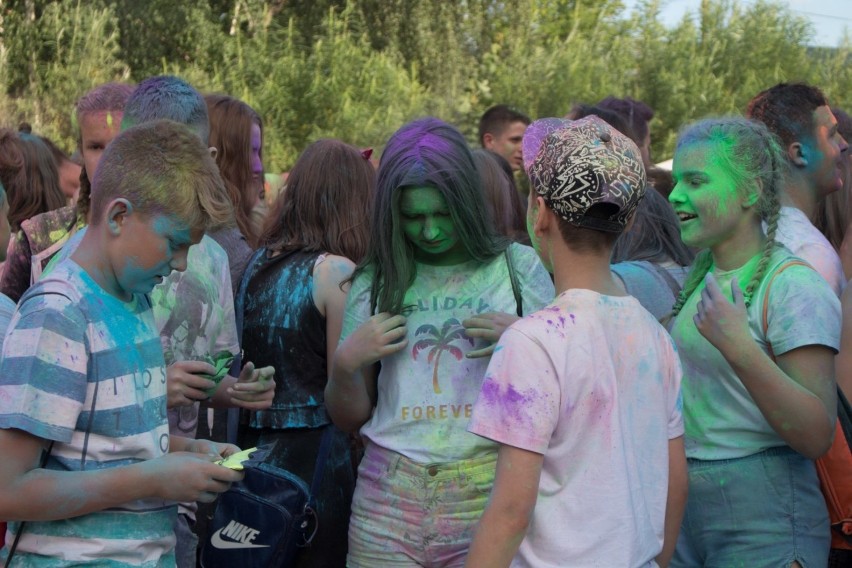 500 osób na festiwalu kolorów w Końskich (ZDJĘCIA) 
