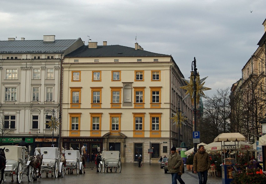 Pałac margrabiów Wielopolskich

Około północy w komnatach...