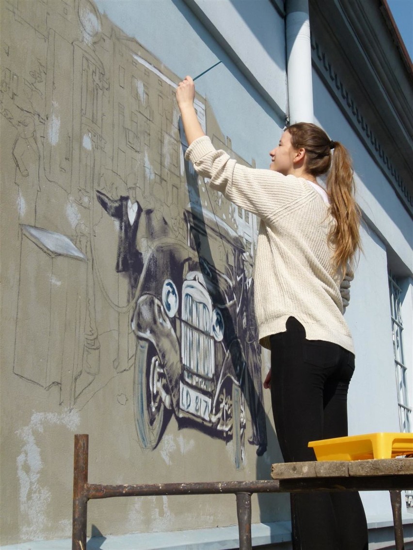 Na muzeum powstaje mural