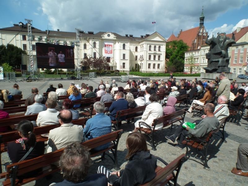 Beatyfikacja Jana Pawła II: Bydgoszcz modli się i dziękuje [FILM, ZDJĘCIA]