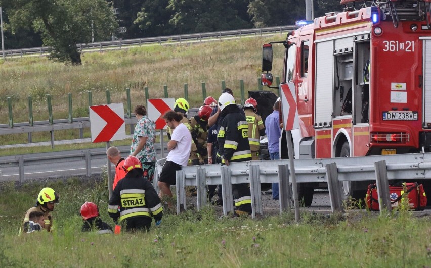 Wypadek na drodze ekspresowej S3 na wysokości Legnicy, trzy osoby ranne