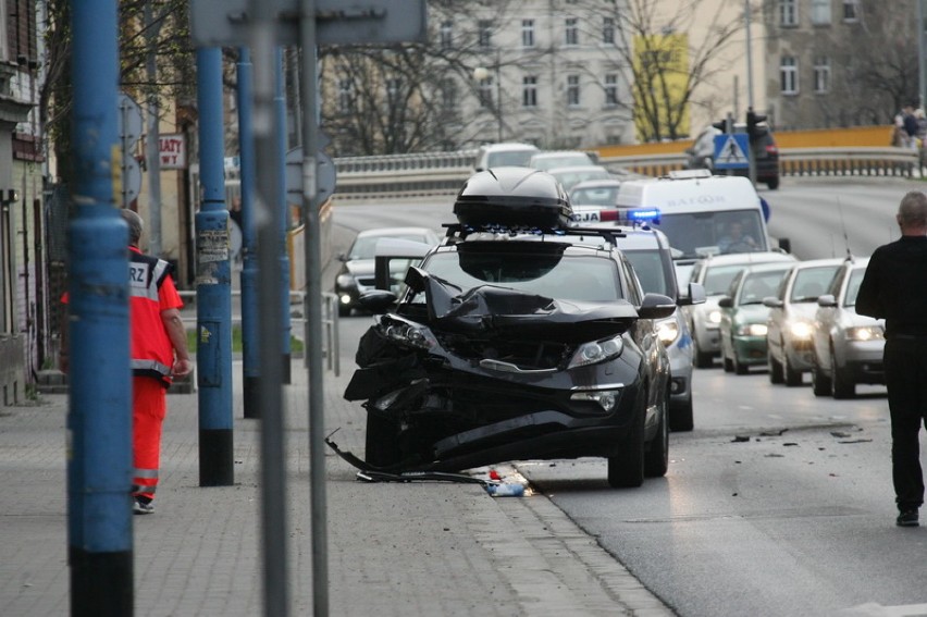 Wypadek na ulicy II Armii Wojska Polskiego w Legnicy (ZDJĘCIA)