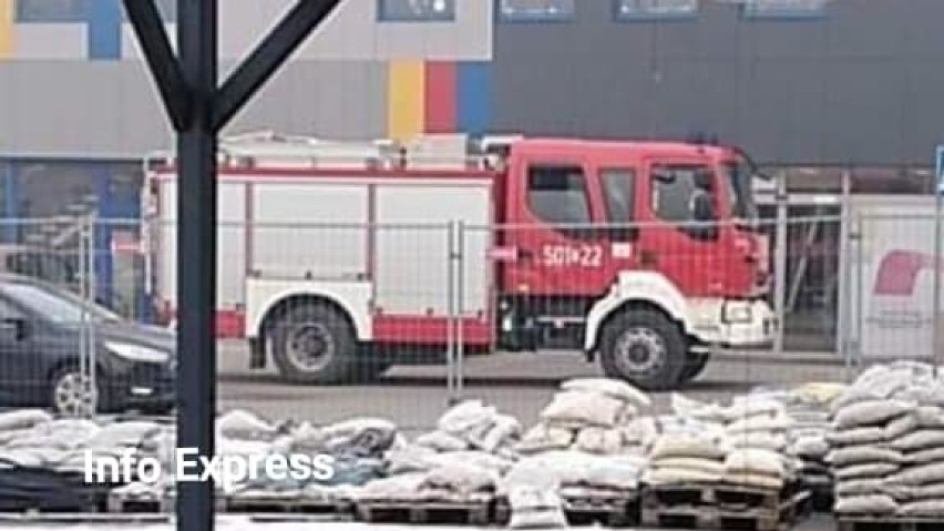 Interwencja zastępów strażackich w Galerii Handlowej "Jedenastka" w Lublińcu. Przyjechały z powodu alarmu monitoringu ZDJĘCIA