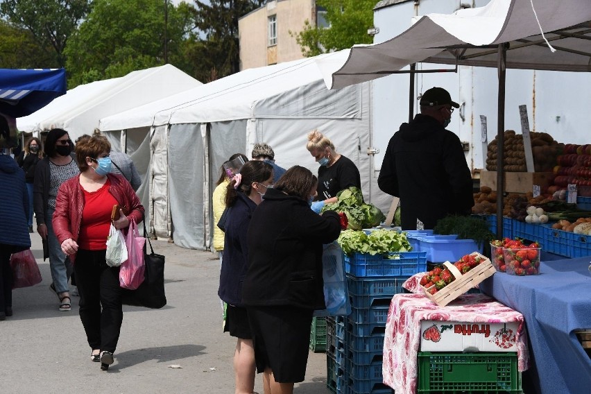 Niedzielne zakupy na bazarach w Kielcach. Zobacz zdjęcia