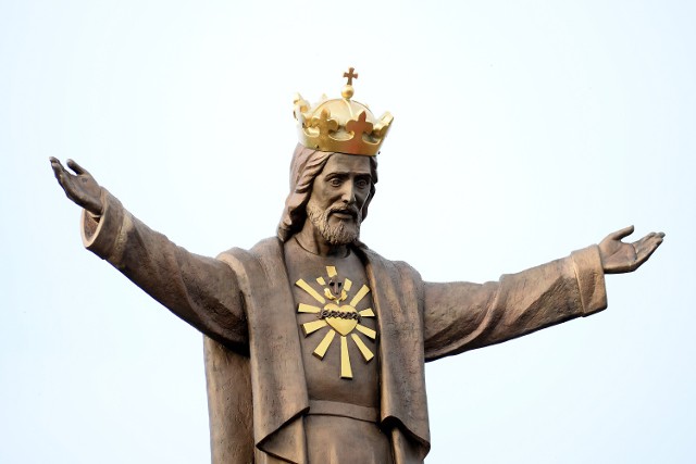 Mszy świętej w jasielskiej Farze przewodniczył biskup Jan Wątroba. On również poświęcił pomnik Chrystusa Króla.