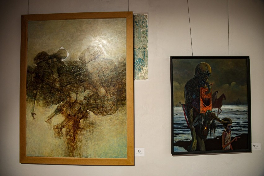 W Kamienicy Muzeum Orsettich w Jarosławiu została otwarta wystawa prac Zdzisława Beksińskiego [ZDJĘCIA, WIDEO]