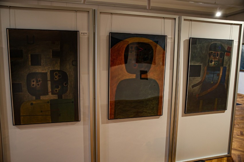 W Kamienicy Muzeum Orsettich w Jarosławiu została otwarta wystawa prac Zdzisława Beksińskiego [ZDJĘCIA, WIDEO]