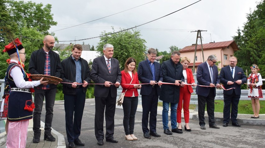 Otwarto dwa nowe mosty na potoku Lubatówka w gminie Iwonicz-Zdrój [ZDJĘCIA, WIDEO]
