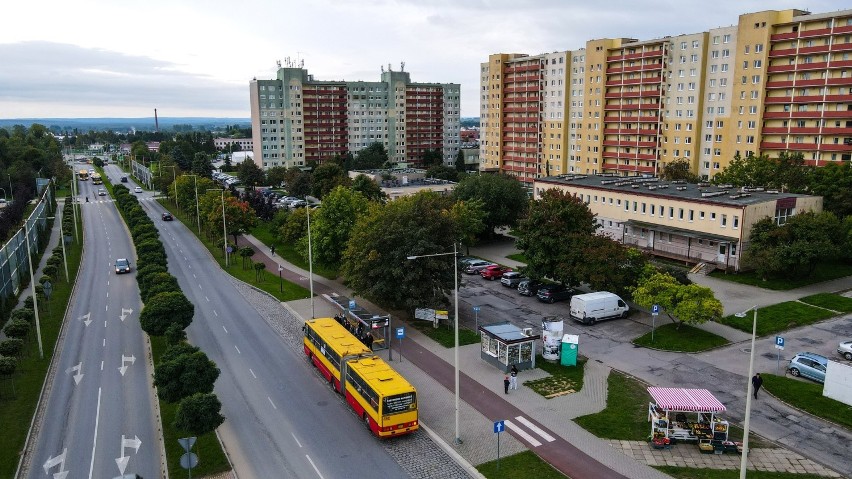 Autobus Ikarus na ulicach Słupska. ZDJĘCIA z lotu ptaka
