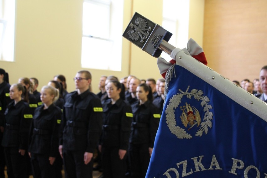 Trzech nowych funkcjonariuszy zasili szeregi grodziskiej policji [ZDJĘCIA]