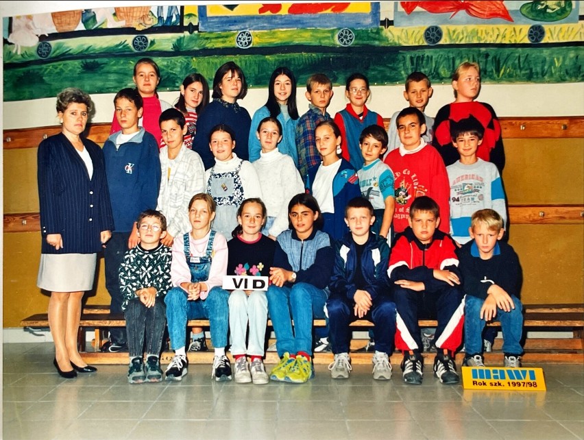 Wyjątkowe zdjęcia uczniów, nauczycieli z lat 90. ubiegłego...