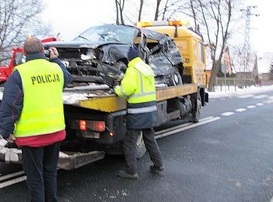 Tragiczny wypadek w Sierakowie Śląskim. Zginęła kobieta, cztery osoby ranne