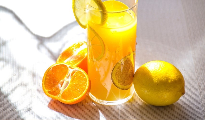 Pyszny sok pomarańczowy prosto ze sklepowej lodówki? Lepiej...