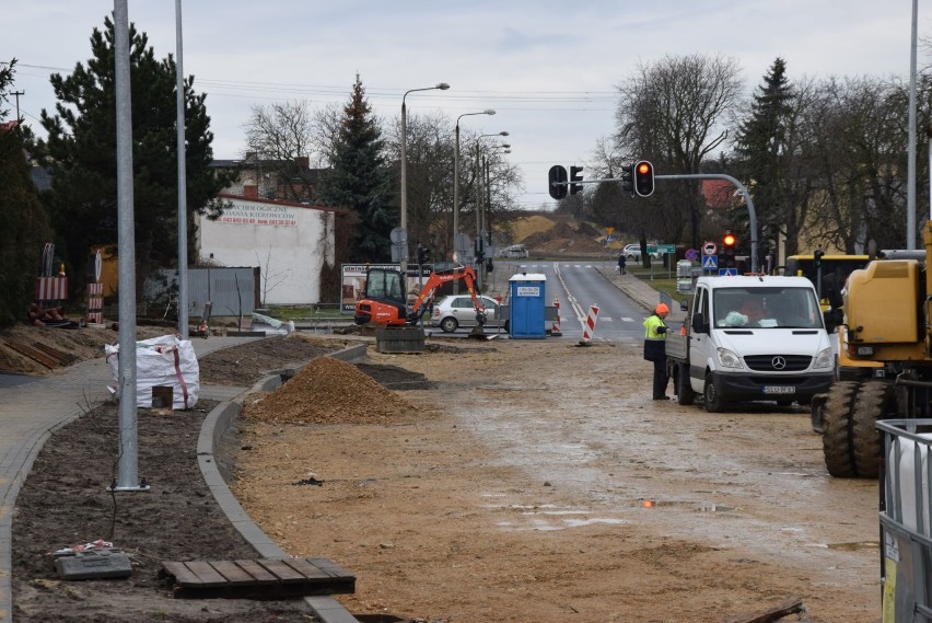 Kolejny etap przebudowy ul. Popiełuszki. Zamykają skrzyżowanie z Warszawską. Zobacz zalecane objazdy [FOTO]