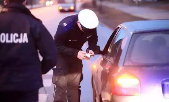 12 lutego 2024 roku na ulicy Suchorzewskiej w Kowalewie policjanci zatrzymali do kontroli drogowej pojazd marki Volkswagen Golf