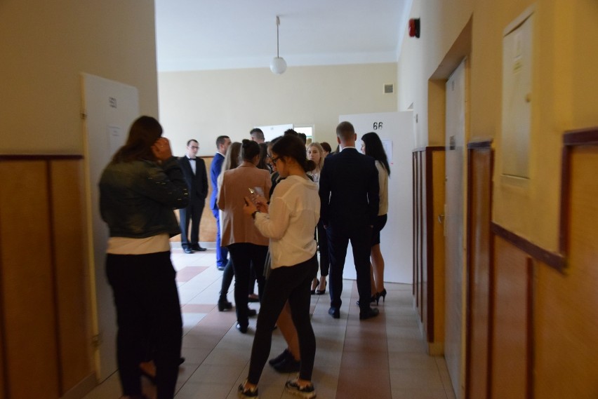 Matura 2019 w Kraśniku. Uczniowie piszą dziś egzamin z języka polskiego (ZDJĘCIA)