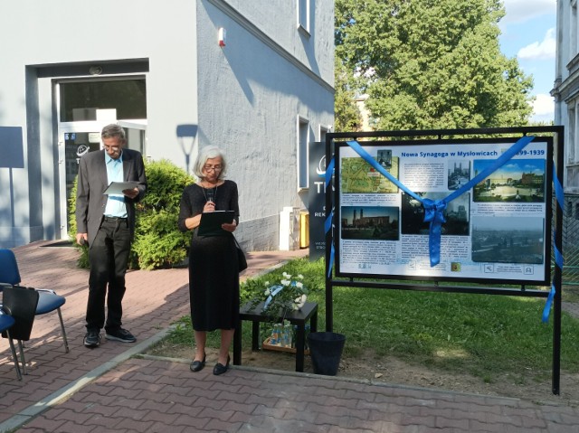 Odsłonięto tablice historyczne upamiętniające Synagogę w Mysłowicach. 
Przesuwaj zdjęcia w prawo - naciśnij strzałkę lub przycisk NASTĘPNE