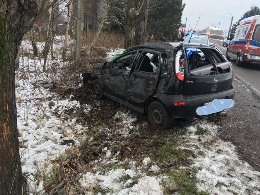 Na Kraszewskiego w Pszowie opel wypadł z drogi