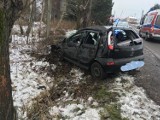 Wypadek na Kraszewskiego w Pszowie. Opel corsa w rowie [ZDJĘCIA]