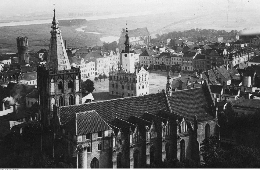 Chełmno. Rynek z ratuszem i katedrą