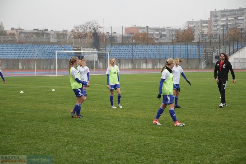 Mecz 2. ligi piłki nożnej kobiet WAP - Gwiazda Toruń 4:0...