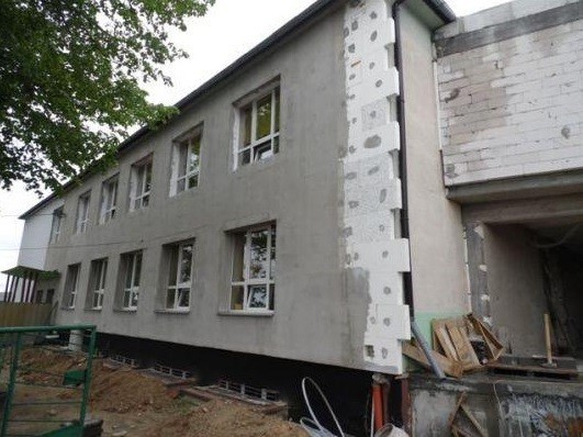 Zmienia się budynek szkoły w Kleszczowie