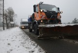 Pługopiaskarki na naszych ulicach. Kogo powiadomić, jeśli nie wyjechały? (LISTA)