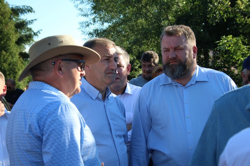Prezydent Andrzej Duda odwiedził powodzian w Trzcinicy. Zobaczcie jak wyglądała wizyta głowy państwa na terenie Trzcinicy [ZDJĘCIA]