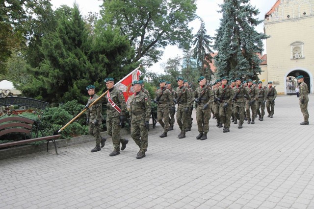 W Chełmnie uroczystość upamiętniająca tragiczne wydarzenia i bohaterskich obrońców Ojczyzny sprzed lat odbyła się przy Grobie Nieznanego Żołnierza