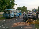 Zderzenie dwóch samochodów osobowych i autobusu PKS na alei Wojska Polskiego w Kaliszu. ZDJĘCIA