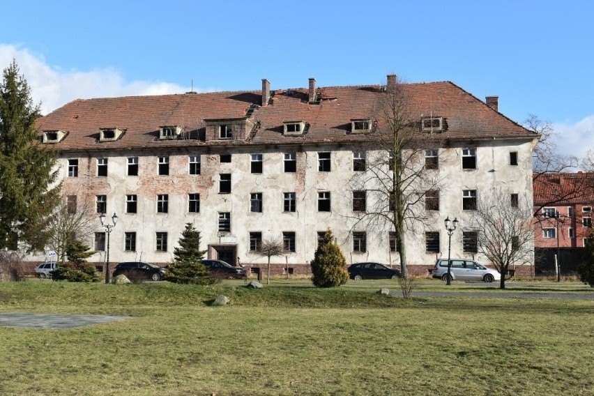 Budynek przy placu UE w Krośnie Odrzańskim jeszcze poczeka...