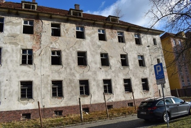Budynek przy placu UE w Krośnie Odrzańskim jeszcze poczeka na dalszy remont.