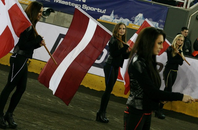 Speedway Best Pairs Cup 2014 [ZDJĘCIA cz.2]

Speedway Best Pairs Cup 2014 [ZDJĘCIA]

Wyniki turnieju Speedway Best Pairs Cup w Toruniu:

1. Australia - 29 pkt + 1. miejsce w finale
Chris Holder 10 (w,2,3,3,2,0)
Darcy Ward 19 (4,4,4,4,0,3)
Cameron Woodward

2. Dania - 37 + 2. miejsce w finale
Nicki Pedersen 20 (2,4,4,2,4,4)
Niels Kristian Iversen 17 (3,3,2,3,3,3)
Michael Jepsen Jensen - ns.

3. Polska - 34
Tomasz Gollob 23 (4,4,3,4,4,4)
Adrian Miedziński 6 (3,3,0,0,-,-)
Patryk Dudek 5 (2,3)