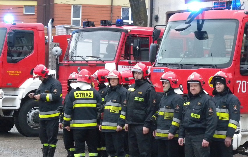 Dzisiaj w samo południe część protestujących strażaków z...