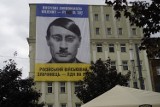 "Pierd... się!". Potężny plakat zawisł nad poznańską ulicą