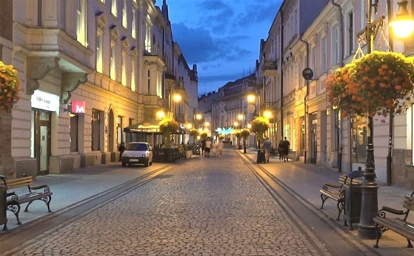 Choć Nowy Sącz może pochwalić się całkiem ładną starówką, po...