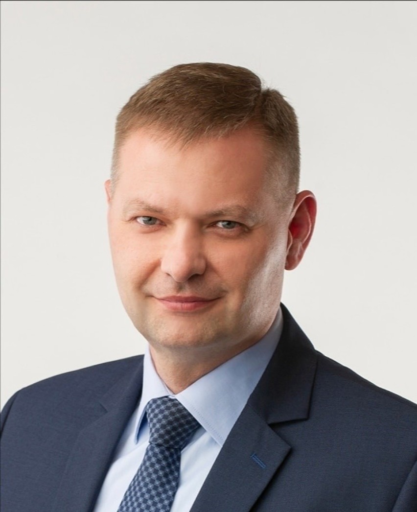 Rafał Adamczyk, 45 lat, samorządowiec, absolwent Wydziału...