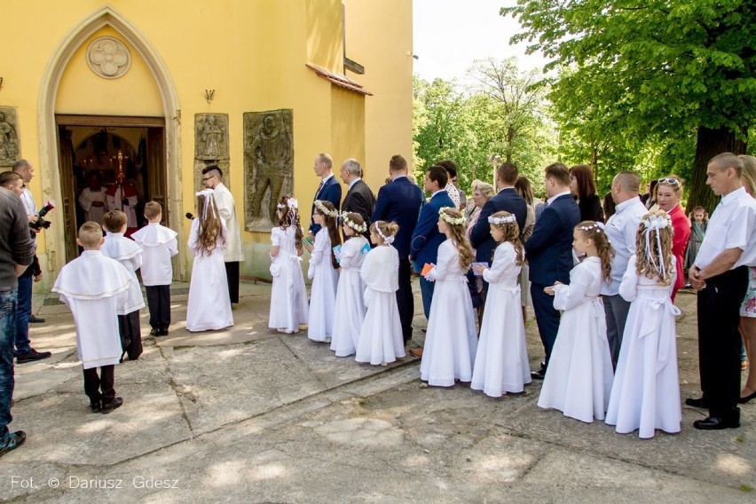 Wałbrzych: Pierwsza Komunia Św. 2019. Uroczystość w parafii św. Anny  [ ZDJĘCIA]