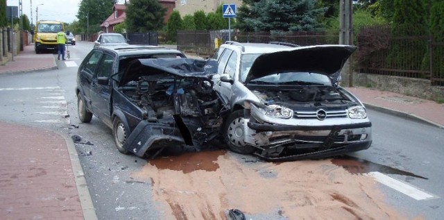 Po zderzeniu na skrzyżowaniu ulic Dwernickiego i 6-go Września.