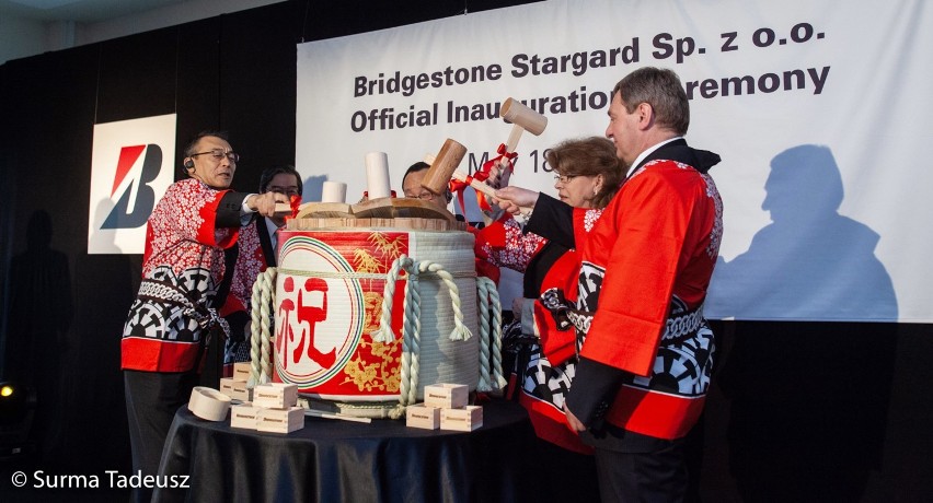 Bridgestone Stargard ma 11 lat. Rozbili beczkę z sake ARCHIWALNE ZDJĘCIA 