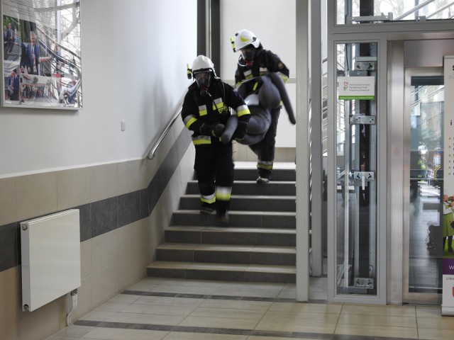 Dziś w sokólskim starostwie odbyły się ćwiczenia strażackie